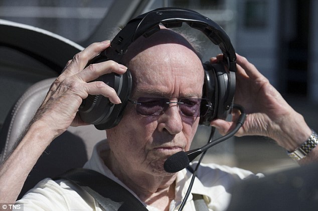 pilot tertua di dunia peter weber