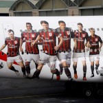 Motif Pemain AC Milan di pesawat Airbus !380 milik Emirates. (The National Business)