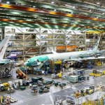 Para pekerja sedang merakit pesawat Boeing 777. (The National Business)